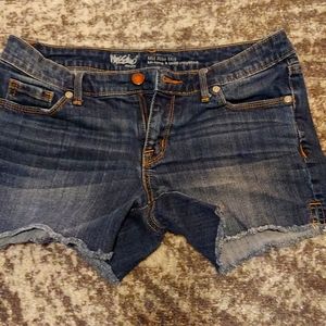 Size 6/28 Massimo Jean shorts. All offers welcomed!